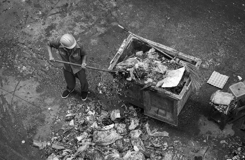 State-of-the-art recycling equipment handling construction waste.